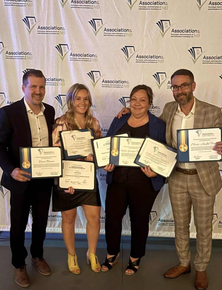 Plusieurs membres de notre équipe honorés lors du banquet de l’Association des administrateurs municipaux du N.-B.